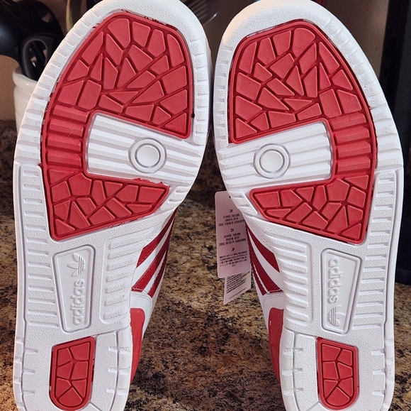 Adidas rivalry low top sneakers. - Picture 13 of 13